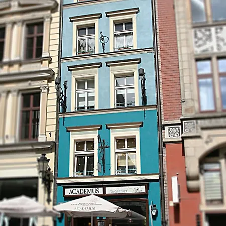 Alojamento de Acomodação e Pequeno-almoço Academus Pub & Wrocław