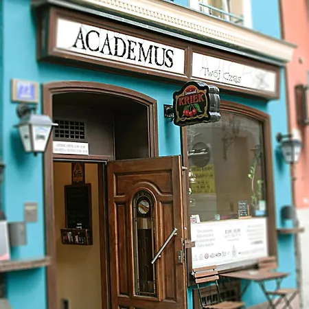 Alojamento de Acomodação e Pequeno-almoço Academus Pub &