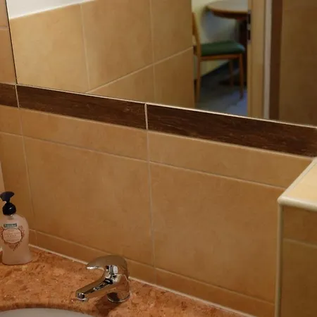 Bed & Breakfast Academus Pub & 4*