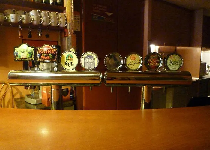 Bed & Breakfast Academus Pub & 4*