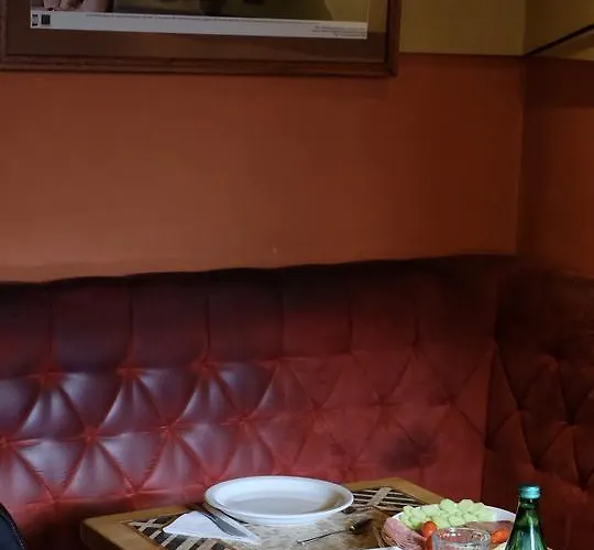 Nocleg ze śniadaniem Academus Pub &