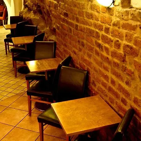 Academus - Pub, Rooms, Cider