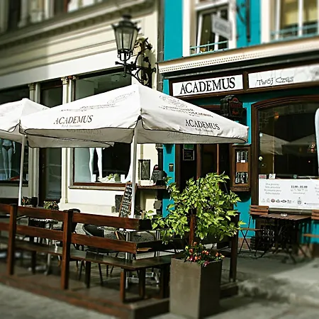 فندق مبيت وإفطار Academus - Pub, Rooms, Cider