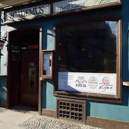 فندق مبيت وإفطار Academus - Pub, Rooms, Cider