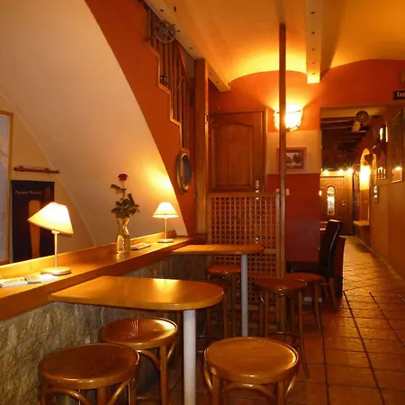 Academus Pub &