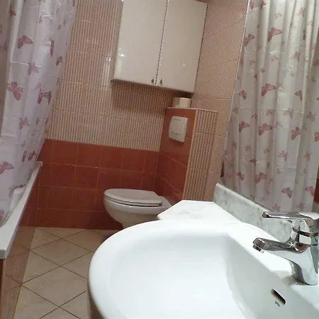Academus Pub & Oda ve Kahvaltı