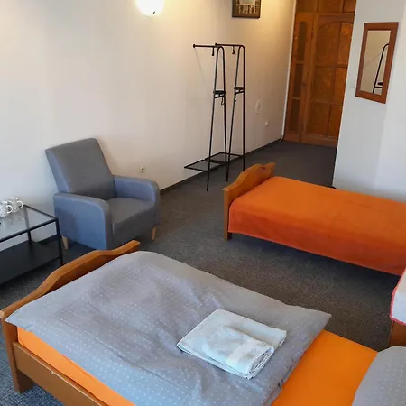 فندق مبيت وإفطار Academus - Pub, Rooms, Cider