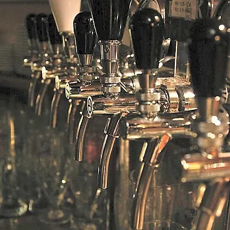 Academus - Pub, Rooms, Cider Nocleg ze śniadaniem 4*