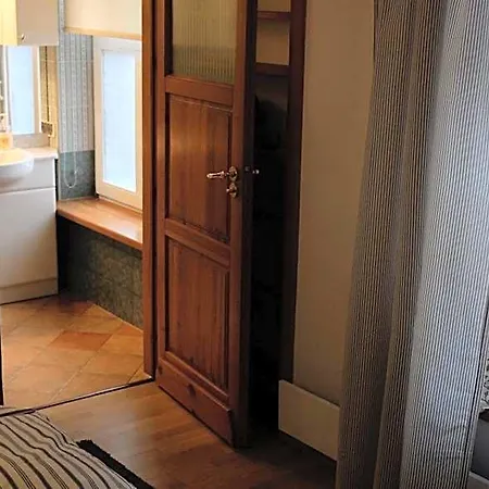 Academus - Pub, Rooms, Cider Bed & Breakfast