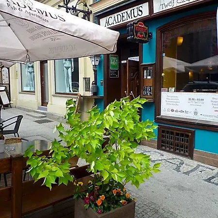 Academus - Pub, Rooms, Cider