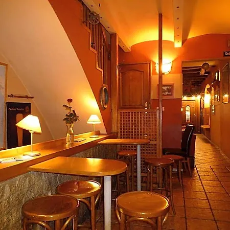Academus - Pub, Rooms, Cider