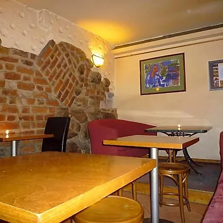 Bed & Breakfast Academus - Pub, Rooms, Cider 4*