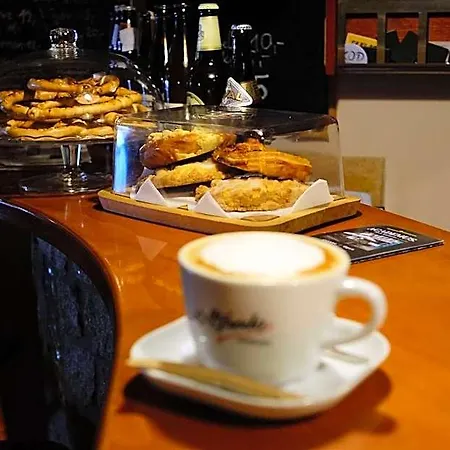 Bed & Breakfast Academus - Pub, Rooms, Cider 4*