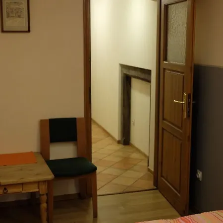 Academus - Pub, Rooms, Cider