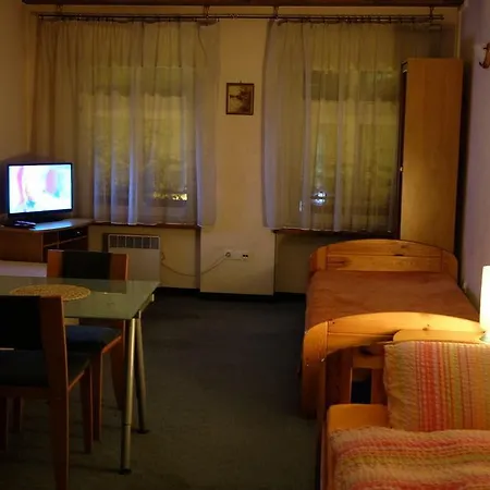 Oda ve Kahvaltı Academus Pub &