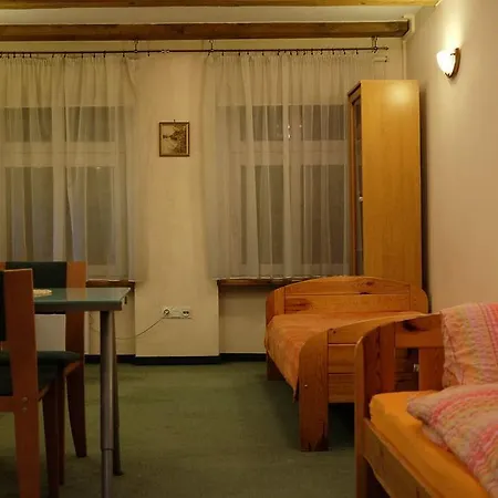 Bed and Breakfast Academus - Pub, Rooms, Cider 4*