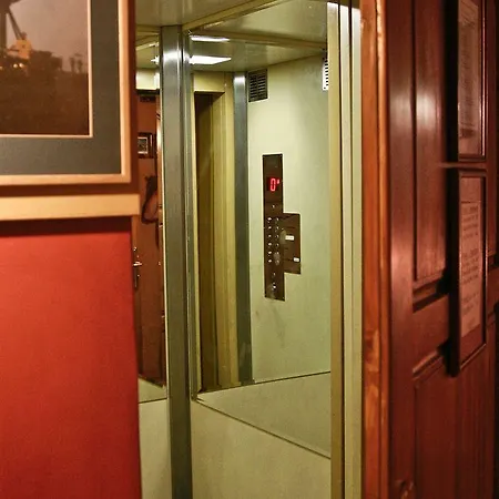 Oda ve Kahvaltı Academus Pub &