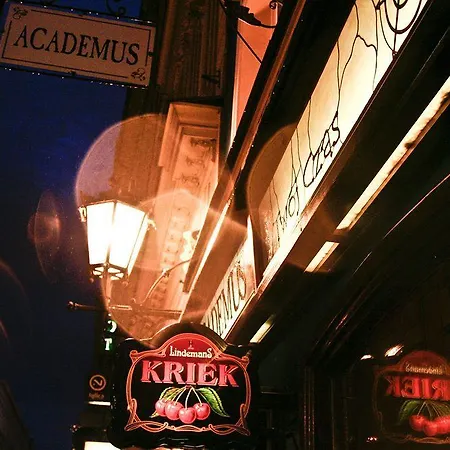 Oda ve Kahvaltı Academus Pub & Wroclaw