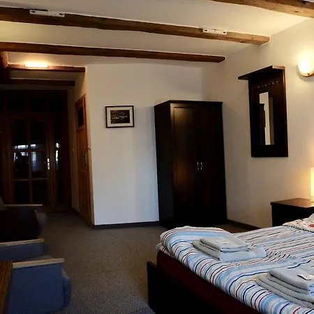 Oda ve Kahvaltı Academus Pub & 3*