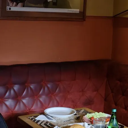 Oda ve Kahvaltı Academus Pub &