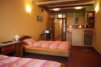 Oda ve Kahvaltı Academus Pub & 3*