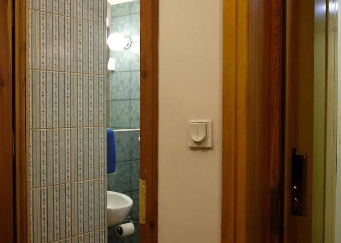 Academus Pub&guest House