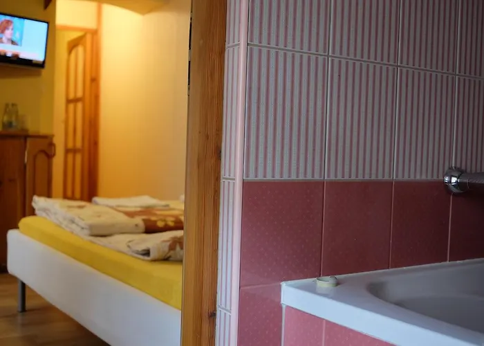 Bed & Breakfast Academus Pub & Vratislav