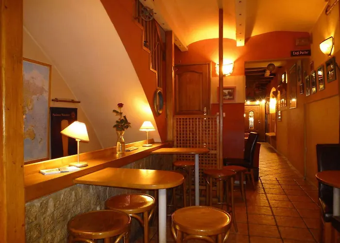 Academus Pub&guest House