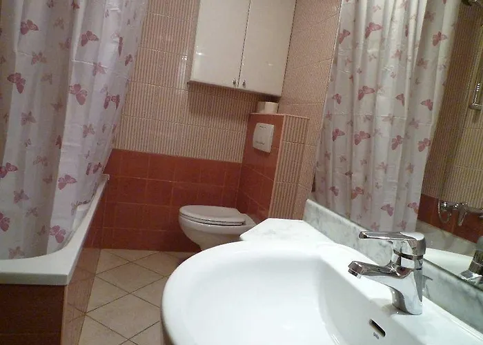 Academus Pub&guest House Bed and breakfast