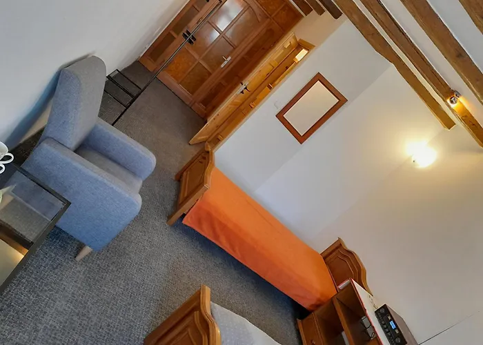 Academus Pub&guest House 4*