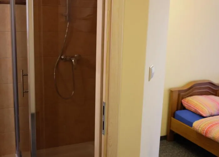 Academus Pub&guest House