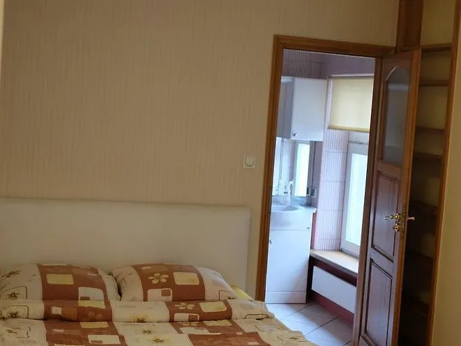 Bed and Breakfast Academus Pub & Βρότσλαβ