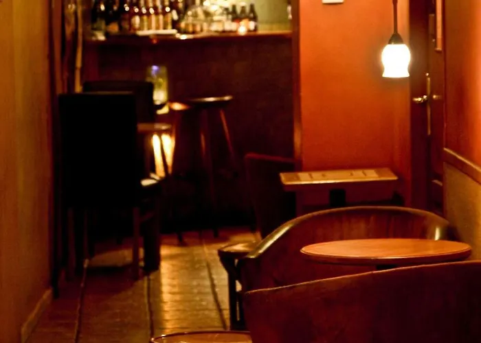 Academus Pub&guest House