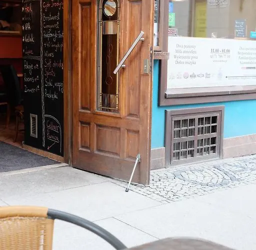 Bed & Breakfast Academus Pub & Vratislav